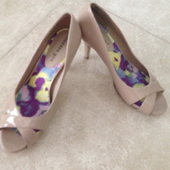 💖Nude peep toe Madden Girl heels