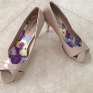 💖Nude peep toe Madden Girl heels