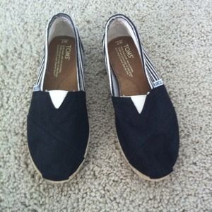 Size 7 University Black Rope Sole Women's Toms