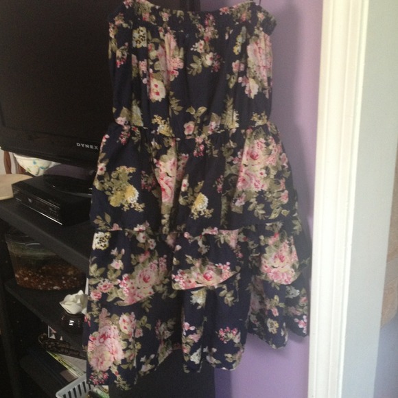 Floral, bubble summer dress! worn like twice!