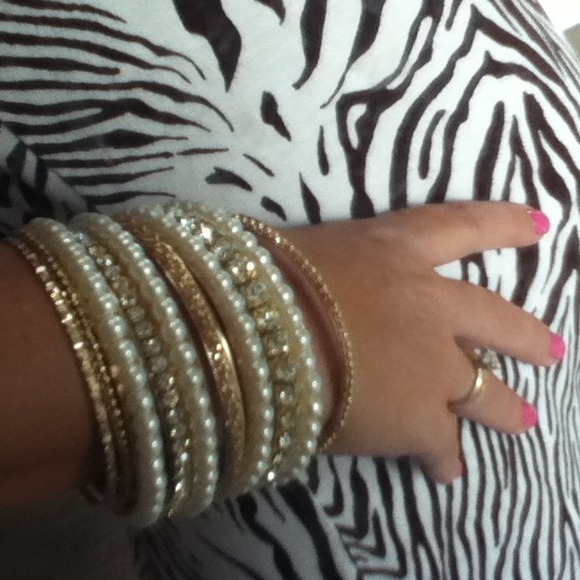 Glitzy and Glamorous!! Gold tones RHINESTONES - Picture 1 of 3