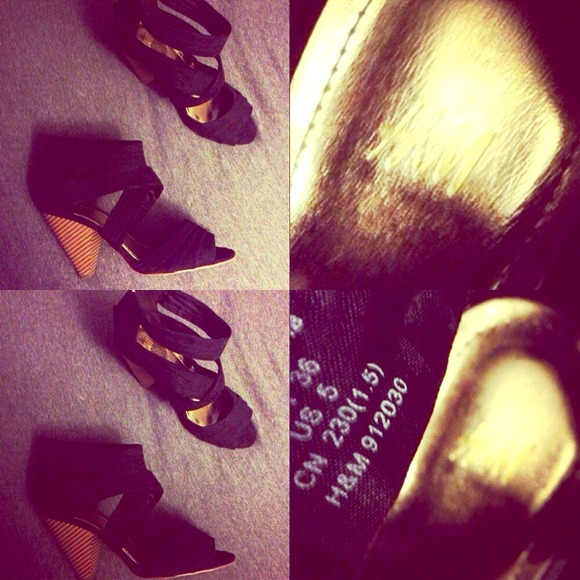 Black suede sandals size 5 can fit 5 1/2