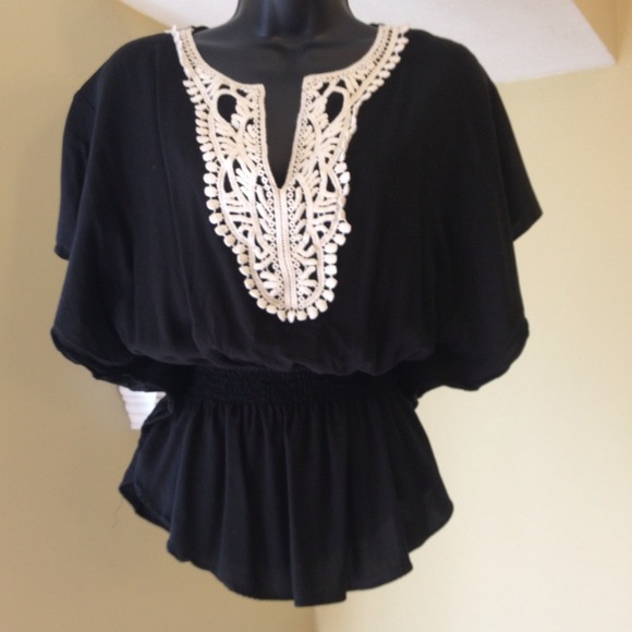 Gianni Bini Flutter Sleeve Blouse