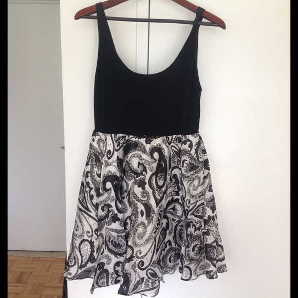 💥 SALE💥Alice and Olivia Dress - Picture 3 of 4