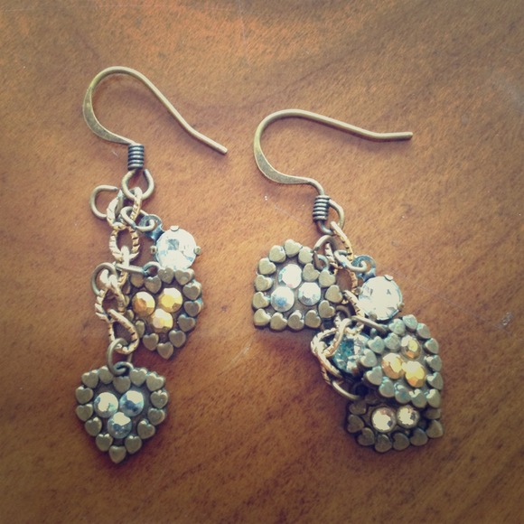 SOLD - Sparkly heart earrings