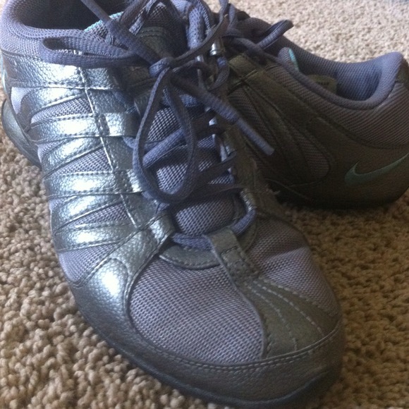 SOLD!!!!!'  Size 7 NIKE grey