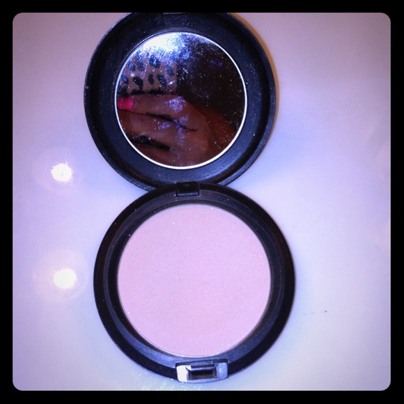 ❌SOLD❌ MAC🎀 medium press powder