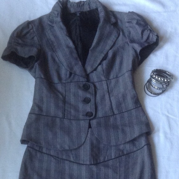 ‼️️FLASH SALE‼️Flirty & sassy 2-piece skirt suit