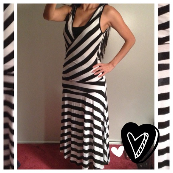 ◼◻Classy black/white dress and tribal dress bundle