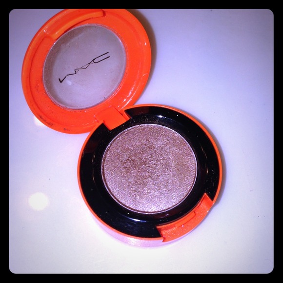 ❌SOLD❌MAC limited fall edition eyeshadow