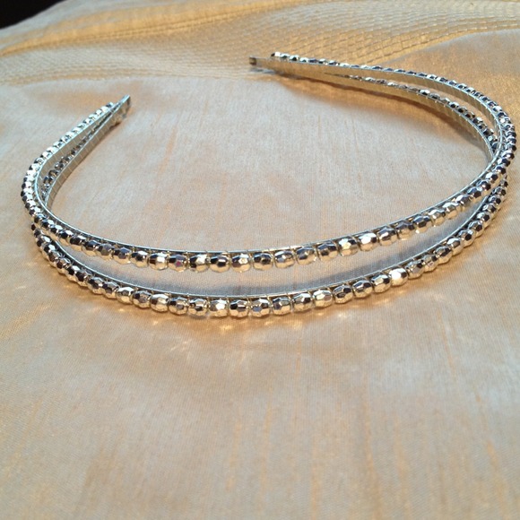 🔴SOLD🔴Silver beaded head band - Picture 2 of 2