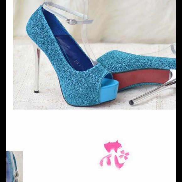 BLUE SPANGLES BUCKLE FISH MOUTH STILETTO SHOES