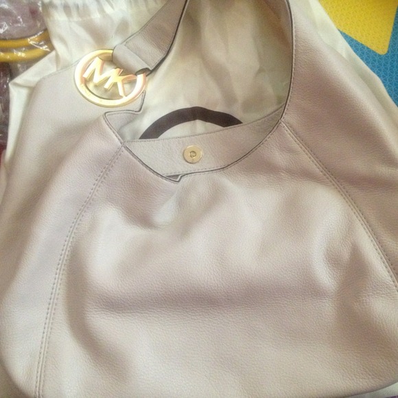 White Mickael Kors tote