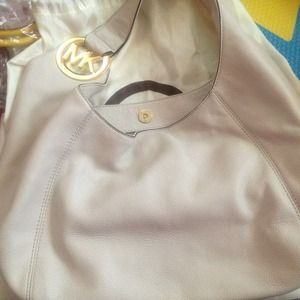 White Mickael Kors tote