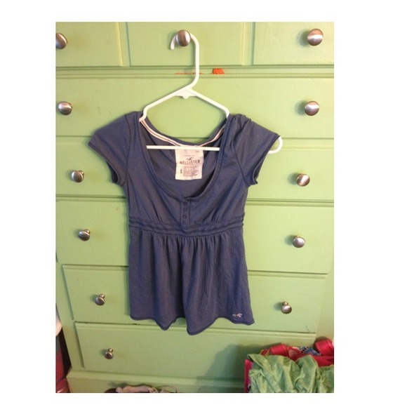 Cute blue Hollister shirt