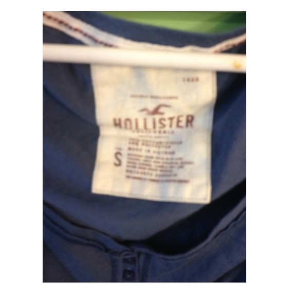 Cute blue Hollister shirt - Picture 2 of 3