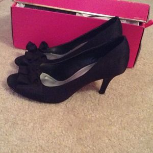 Jacqueline Ferrar black heels