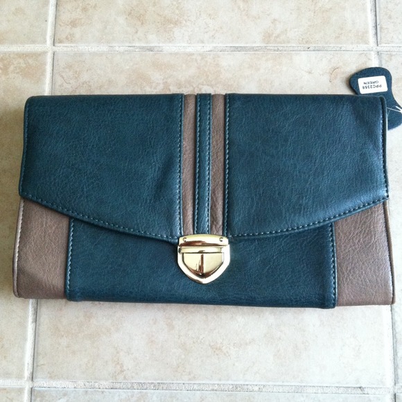BNWT jade green with grey patterned clutch - Picture 1 of 3