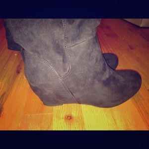 Black Mini Wedge Boots