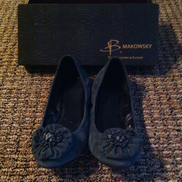 B Makowsky suede flats