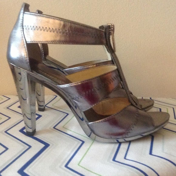 Michael kors pewter heels