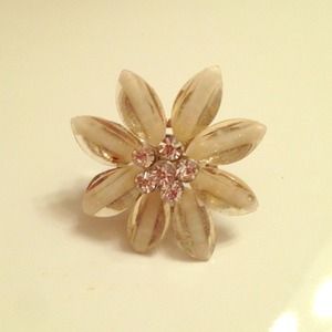 Oversized flower ring