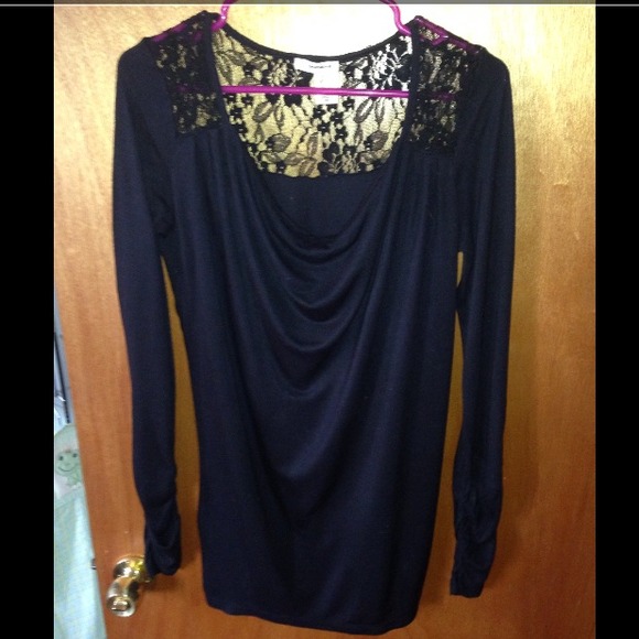 💢Hold💢 DKNY black shirt