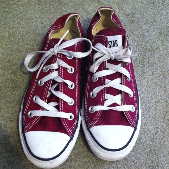 Maroon converse ✋hold until Friday ✋
