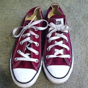 Maroon converse ✋hold until Friday ✋