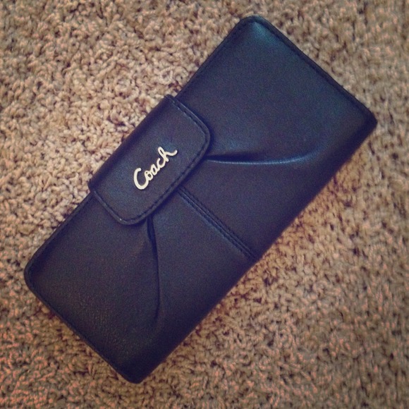 *****SOLD********Coach black leather wallet