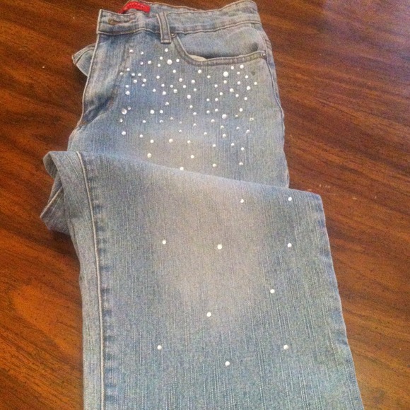 Capris jeans with rhinestones
