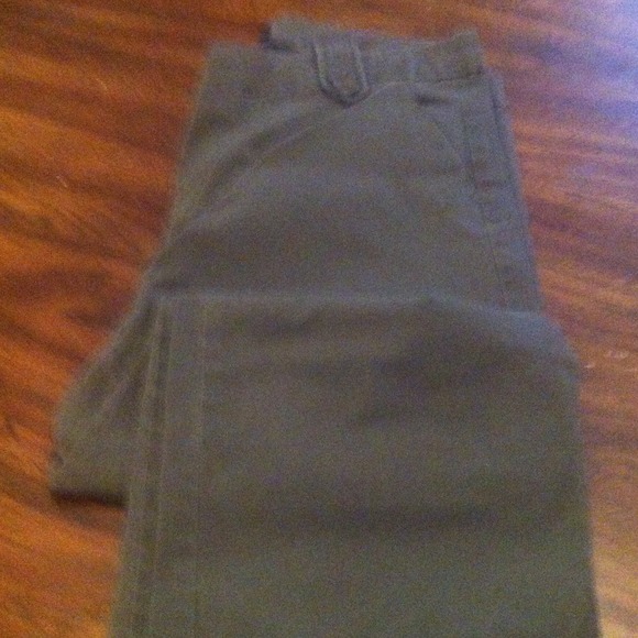 Army green limited capris