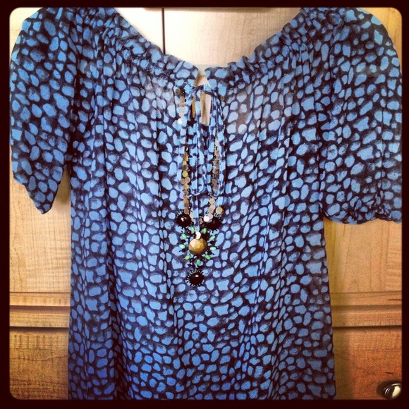 NWOT* Beautiful Peasant Style Blouse