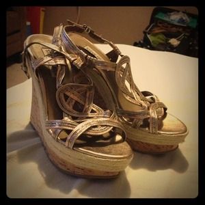 Size 7 Steve Madden metallic wedge sandals