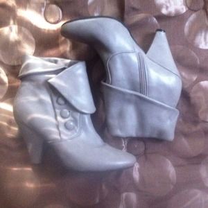 REDUCED! Grey button up booties.