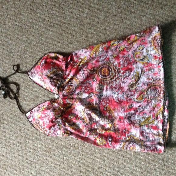 SOLD IN BUNDLEBeautiful halter top