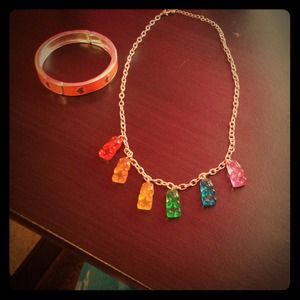 Bracelet and necklace set! (Brand new!)