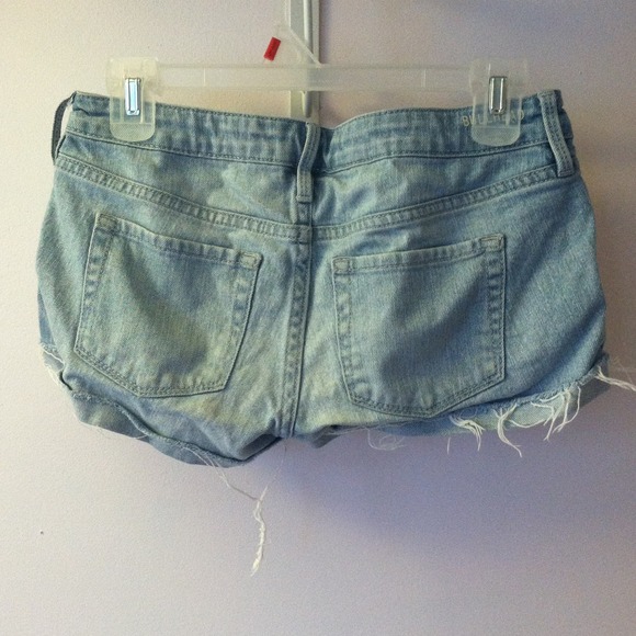 Bullhead Distressed Shorts - Picture 2 of 4