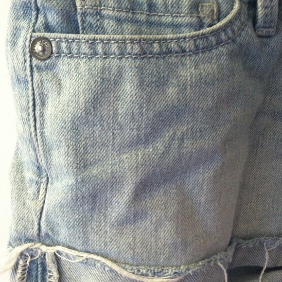 Bullhead Distressed Shorts - Picture 3 of 4