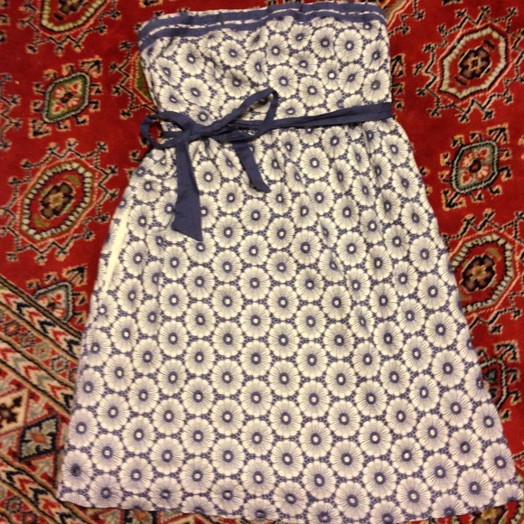 ❌SOLD❌American eagle floral patterned eyelet dress