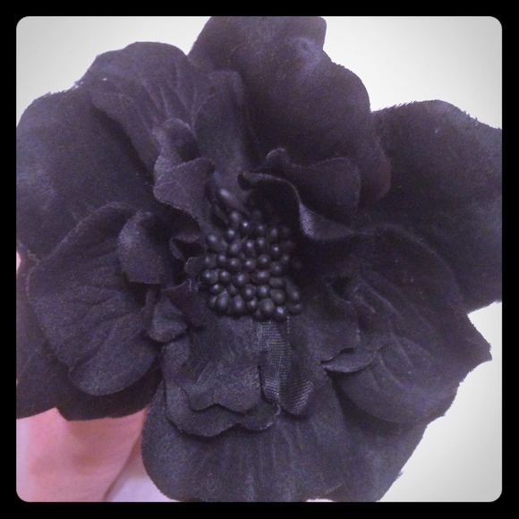BLACK FLOWER HEADBAND