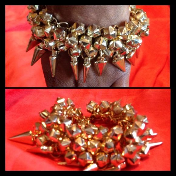 🚫TRADED🚫Super cute gold spiked bracelet 💎👑