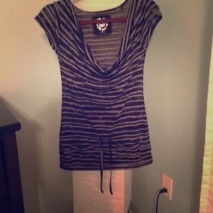 Low Scoop neck guess T-shirt Never worn