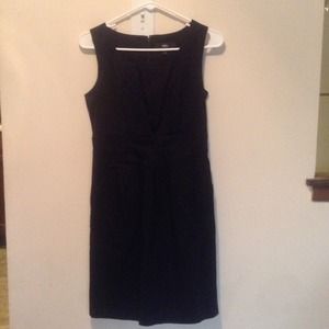 Cute casual black dress with pockets!