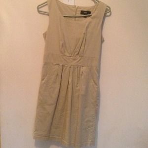 Casual tan dress with pockets