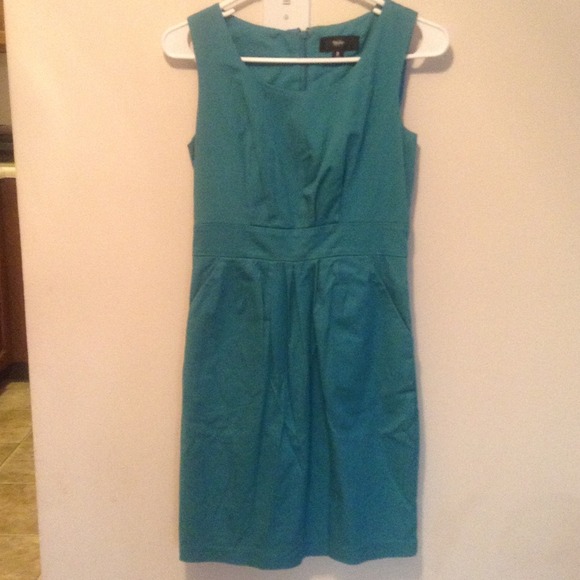 Casual teal dress with pockets!