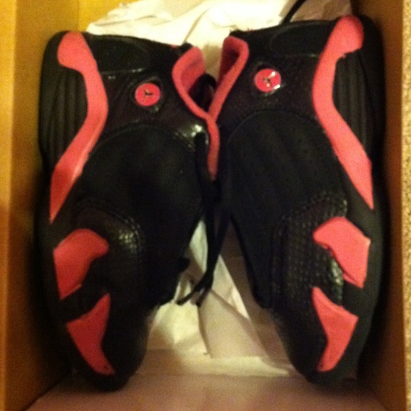 🚨Sold🚨 Little girl Jordan 14 Retro