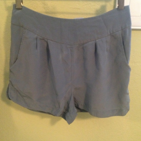 Shorts - Picture 3 of 3