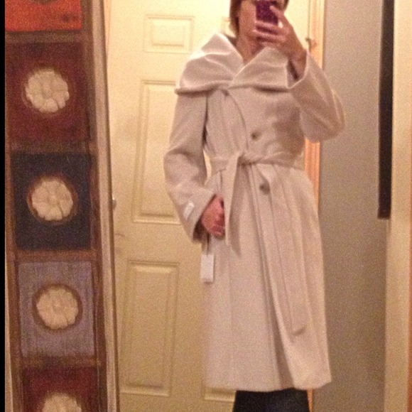 Calvin Klein Coat SALE! - Picture 2 of 3