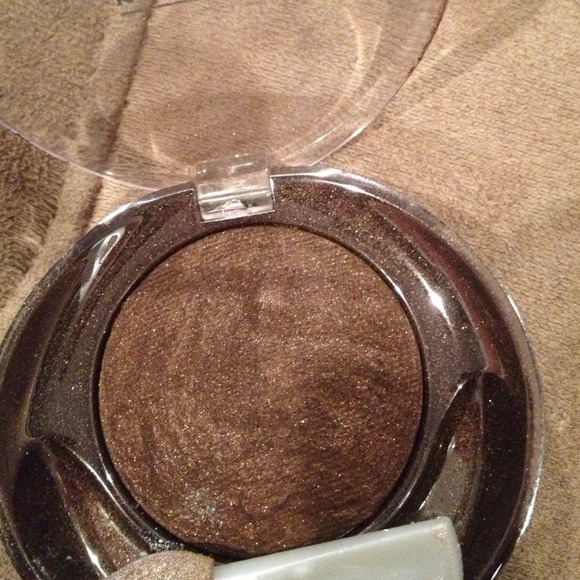 7 different eyeshadows - Picture 2 of 4